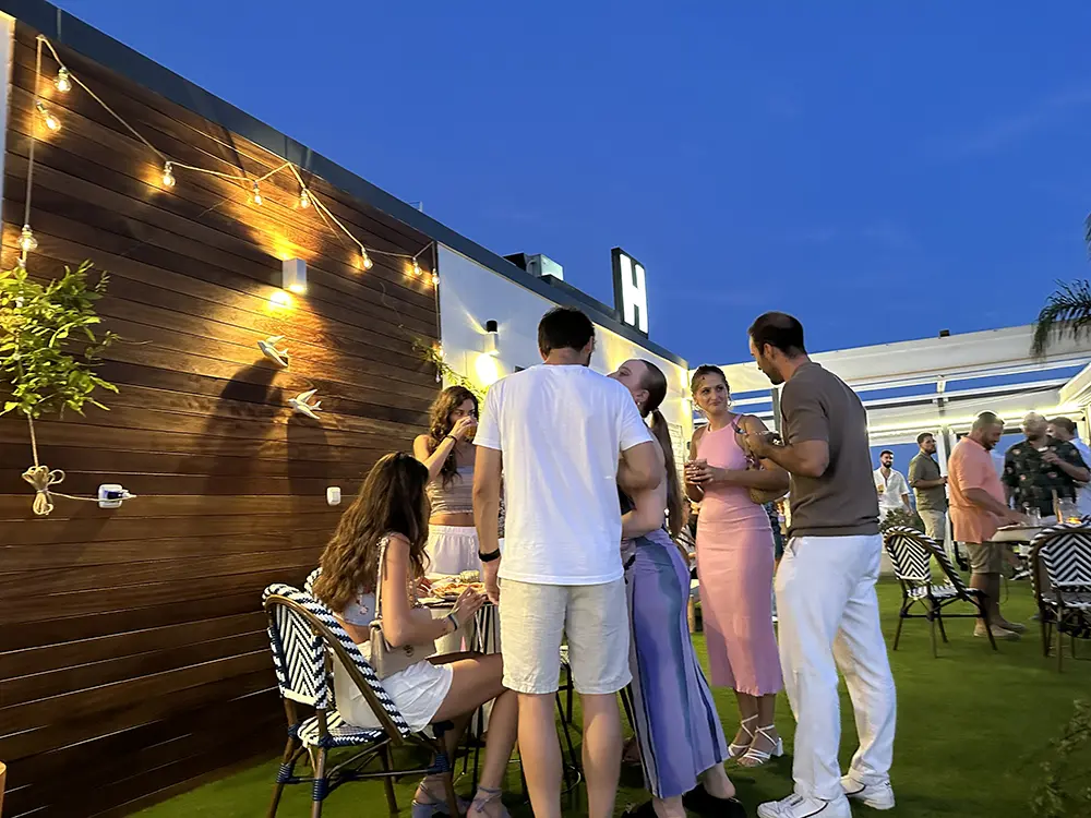 Evento en terraza de Portmán noche